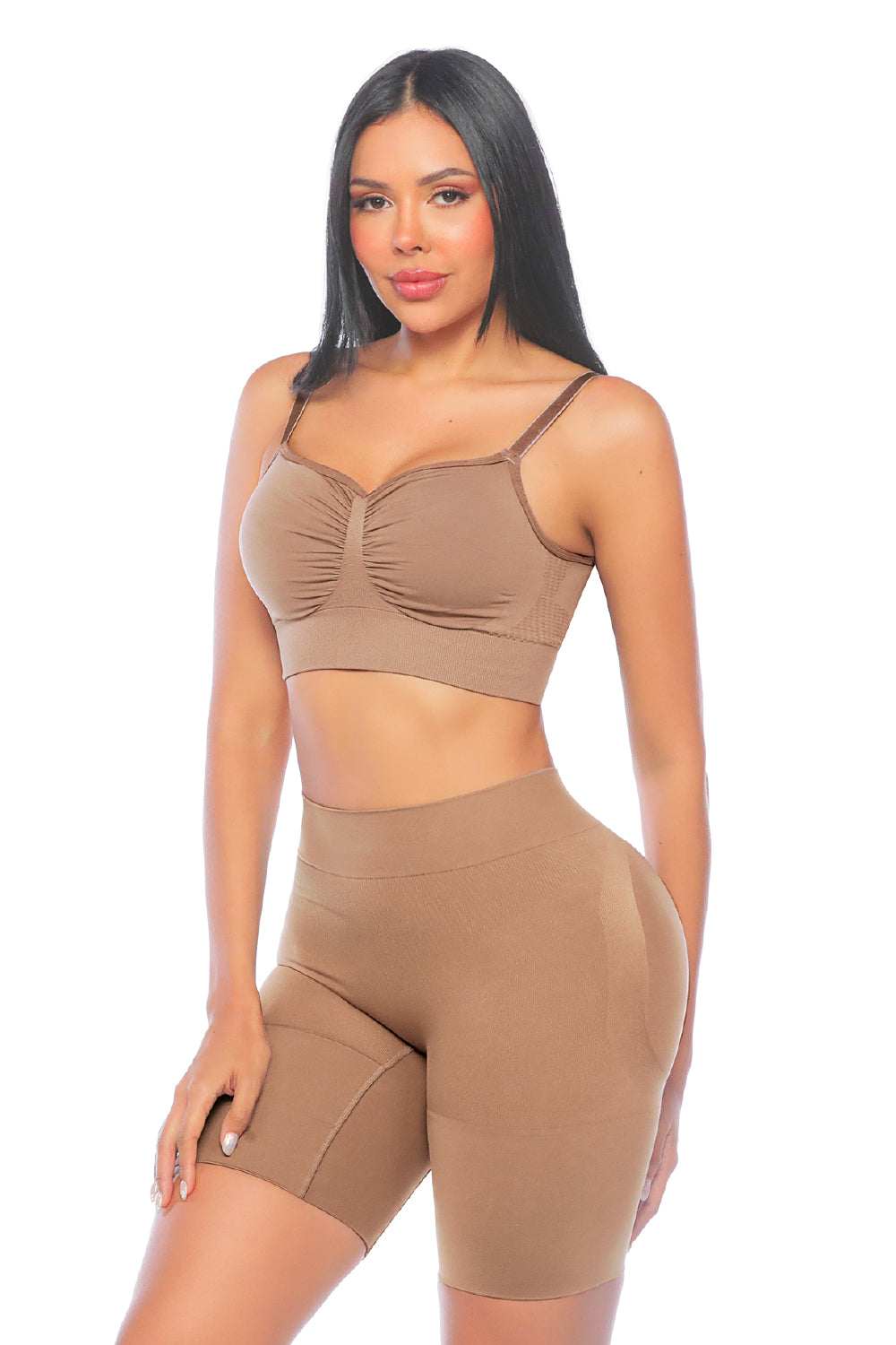 '- Short moldeador invisible SMI04052 con cintura alta
- Diseño Seamfree con compresión media en abdomen
- Efecto lifting natural en la parte posterior