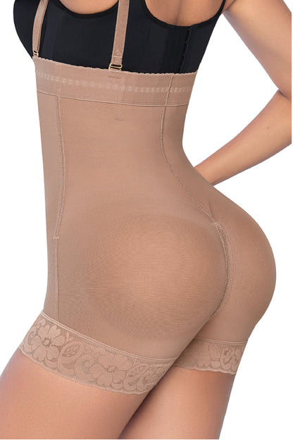 '- Faja Ultrainvisible SMI7151 strapless con cierre frontal y soporte lateral
- Vista posterior de la faja SMI7151 con realce natural de glúteos
- Detalle de cierre perineal y tanga Ultrainvisible incluida SMI7151