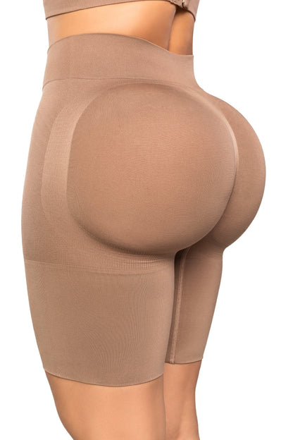 '- Short moldeador invisible SMI04052 con cintura alta
- Diseño Seamfree con compresión media en abdomen
- Efecto lifting natural en la parte posterior