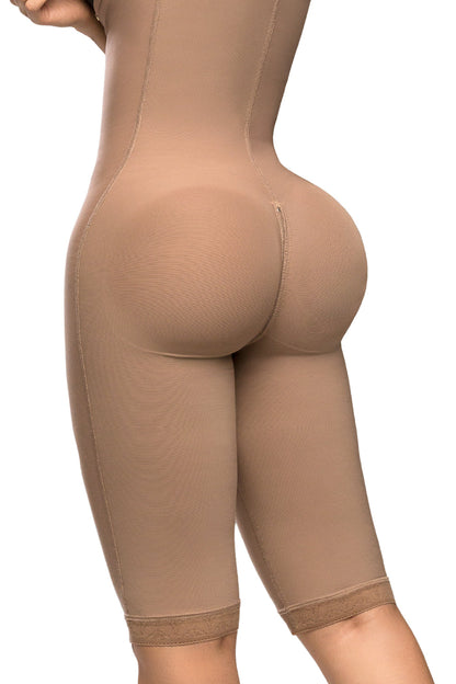 '- Faja SMI7155 DUQUESA con triple lifting y soporte lateral removible
- Vista lateral y posterior de la faja hasta la rodilla con tirantes ajustables
- Detalle del diseño sin costuras y panty incluido en la SMI7155