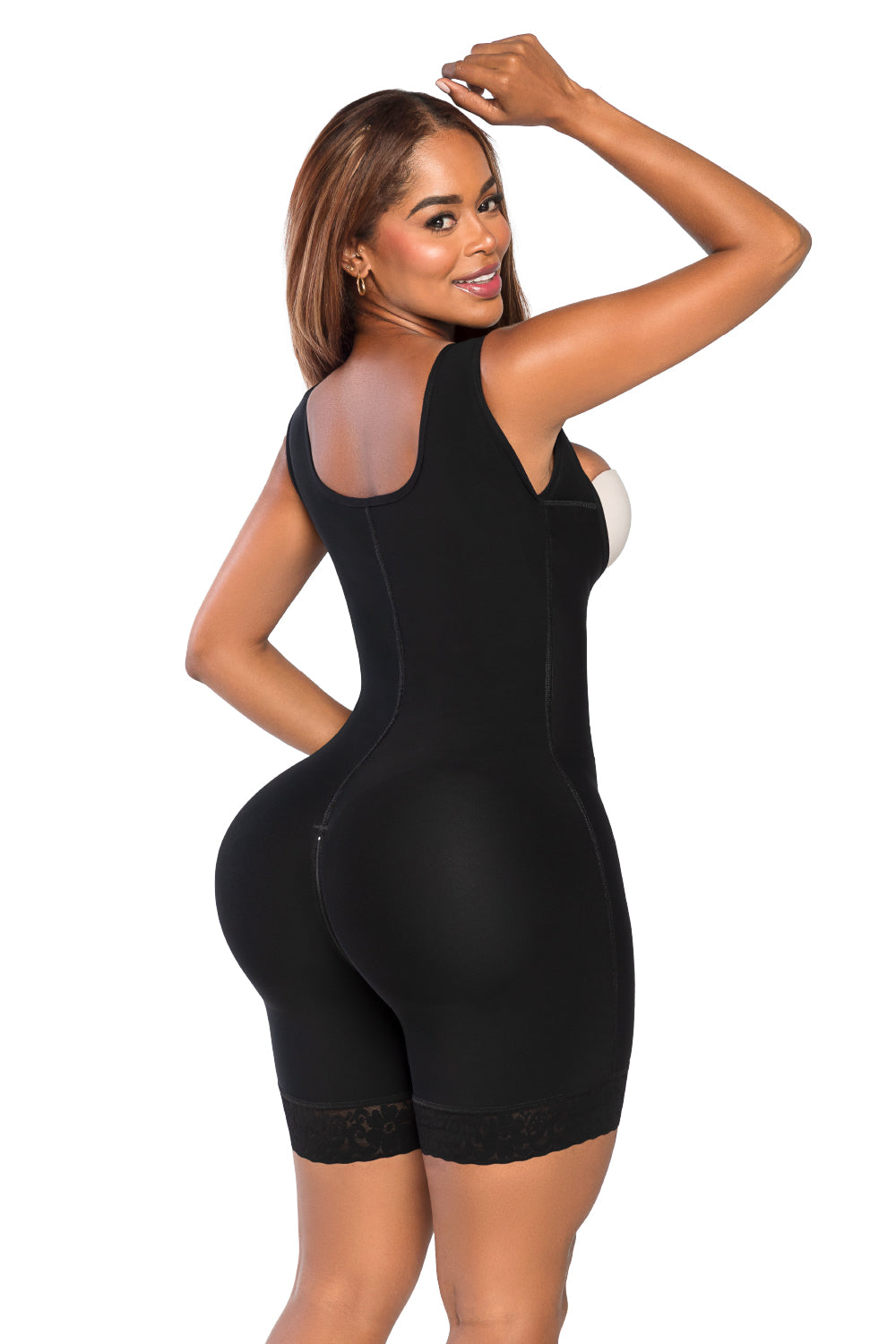 '- Faja SMI7131 LA DIOSA media pierna con triple efecto lifting
- Vista lateral con compresión abdominal y estructura progresiva
- Detalle de diseño sin costuras y panty invisible incluido