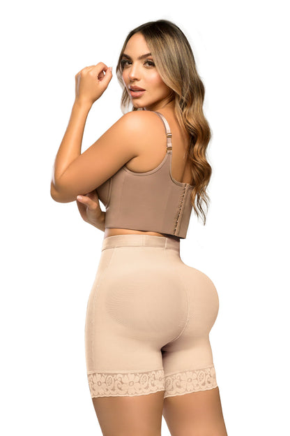 '- Panty SMI04024 Ultrainvisible con triple realce y talle medio
- Vista posterior del panty moldeador media pierna SMI04024
- Detalle de encaje en piernas y compresión abdominal del SMI04024