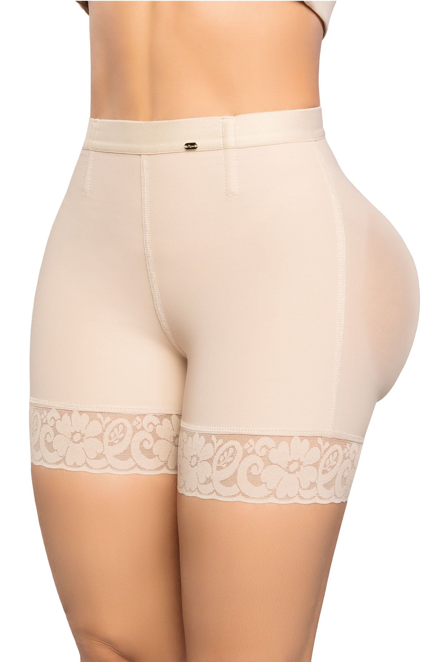 Panty ultrainvisible con encaje, triple realce en glúteos y control bajo disponible en varios tonos
