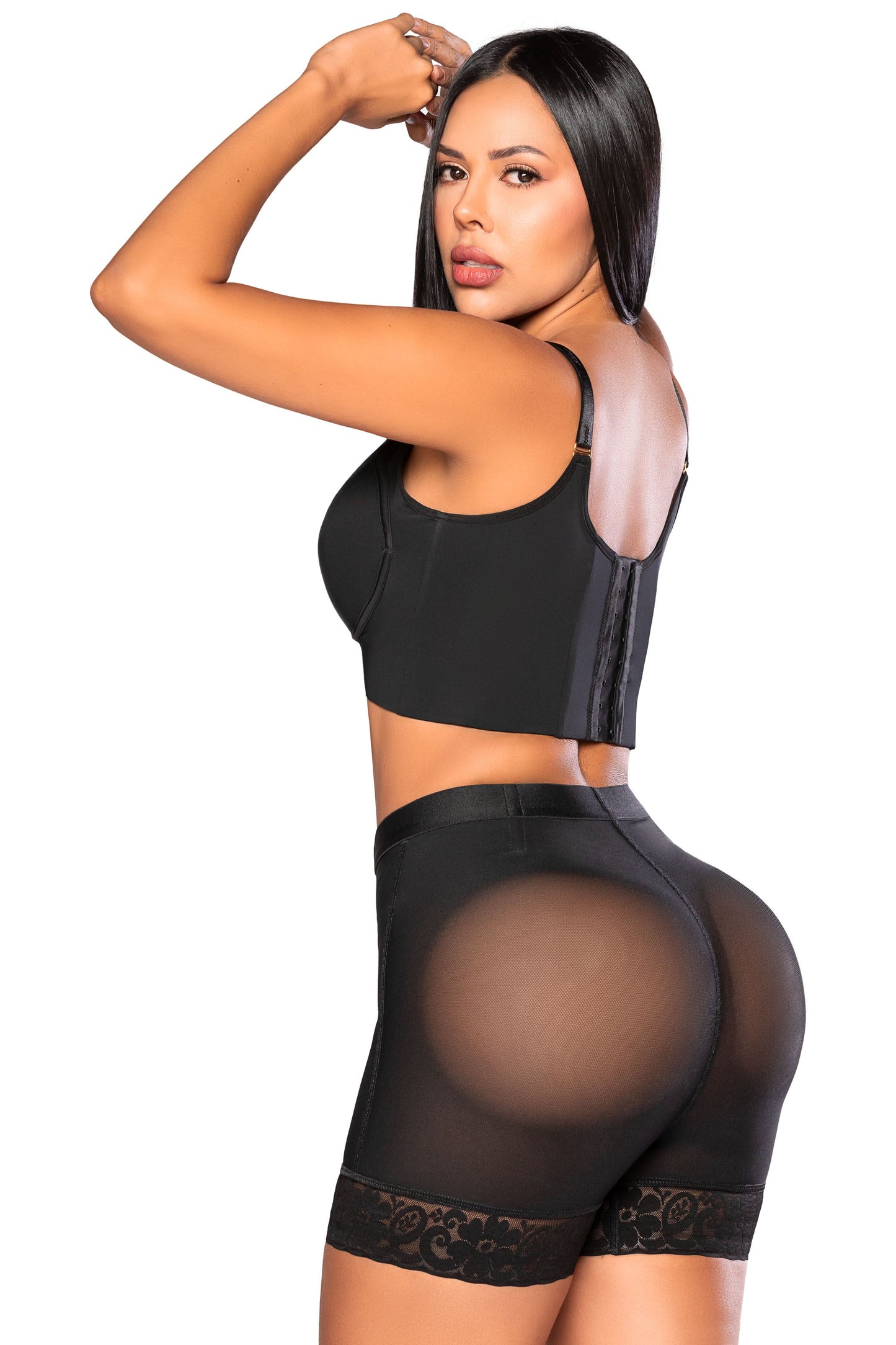 Panty ultrainvisible con encaje, triple realce en glúteos y control bajo disponible en varios tonos
