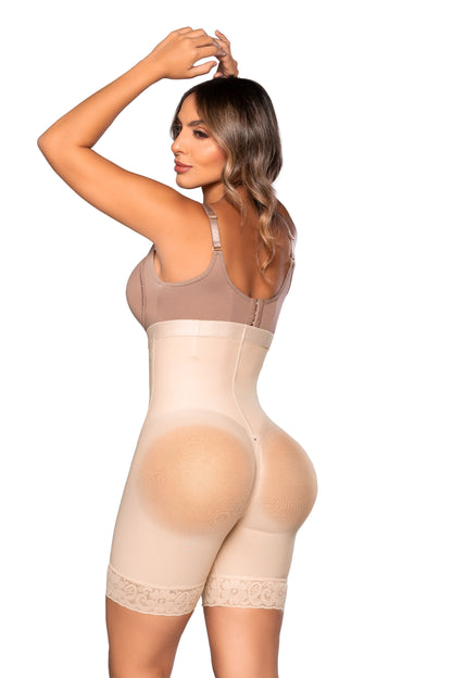 - Panty tipo short SMI04004 DISCRETA con realce natural
- Vista posterior del panty Ultrainvisible SMI04004 con cierre perineal
- Detalle de talle alto, encaje siliconado y ajuste anatómico del SMI04004