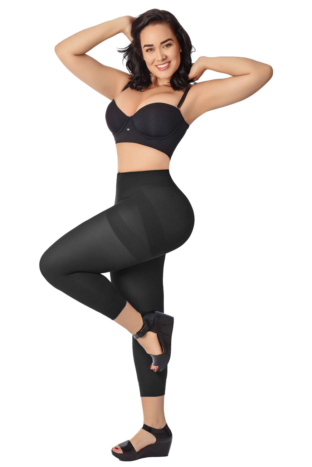 '- Panty media negra SMI04015 elegante segunda piel
- Vista frontal pantymedia negra traslúcida
- Detalle panty media efecto lifting extra
