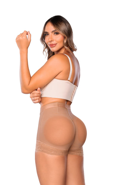 - Panty cachetero SMI04027 con realce natural y encaje
- Vista posterior del panty Ultrainvisible SMI04027 
- Detalle de cintura con ajuste y tanga gratis incluida SMI04027
