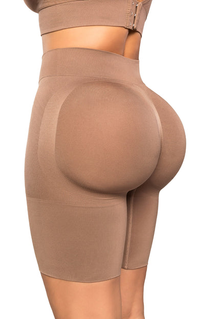 - Short moldeador invisible SMI04052 con cintura alta
- Diseño Seamfree con compresión media en abdomen
- Efecto lifting natural en la parte posterior