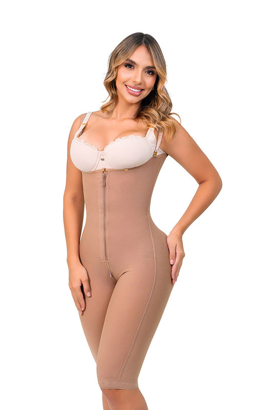 - Faja SMI7087 LA GLAMUROSA hasta la rodilla con soporte lateral removible
- Vista frontal con cierre y detalle de broches internos
- Parte posterior con efecto lifting y encaje siliconado