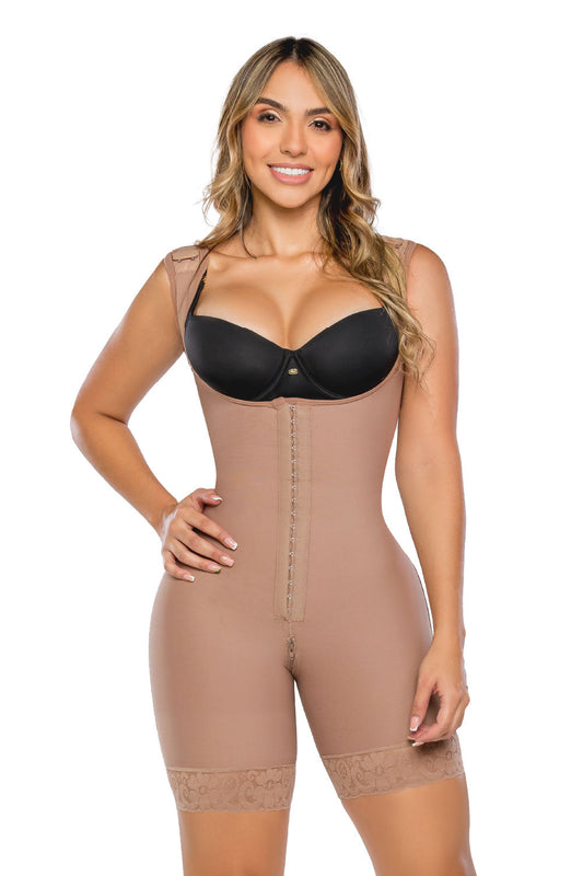 '- Faja SMI7131 LA DIOSA media pierna con triple efecto lifting
- Vista lateral con compresión abdominal y estructura progresiva
- Detalle de diseño sin costuras y panty invisible incluido