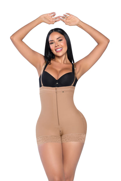 '- Faja Ultrainvisible SMI7151 strapless con cierre frontal y soporte lateral
- Vista posterior de la faja SMI7151 con realce natural de glúteos
- Detalle de cierre perineal y tanga Ultrainvisible incluida SMI7151