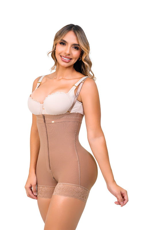 '- Faja Ultrainvisible SMI7151 strapless con cierre frontal y soporte lateral
- Vista posterior de la faja SMI7151 con realce natural de glúteos
- Detalle de cierre perineal y tanga Ultrainvisible incluida SMI7151