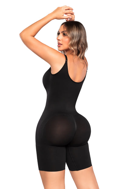 - Body faja invisible espalda alta con compresión media
- Efecto lifting natural en zona posterior con espalda cubierta
- Body moldeador con tirantes cruzados o rectos